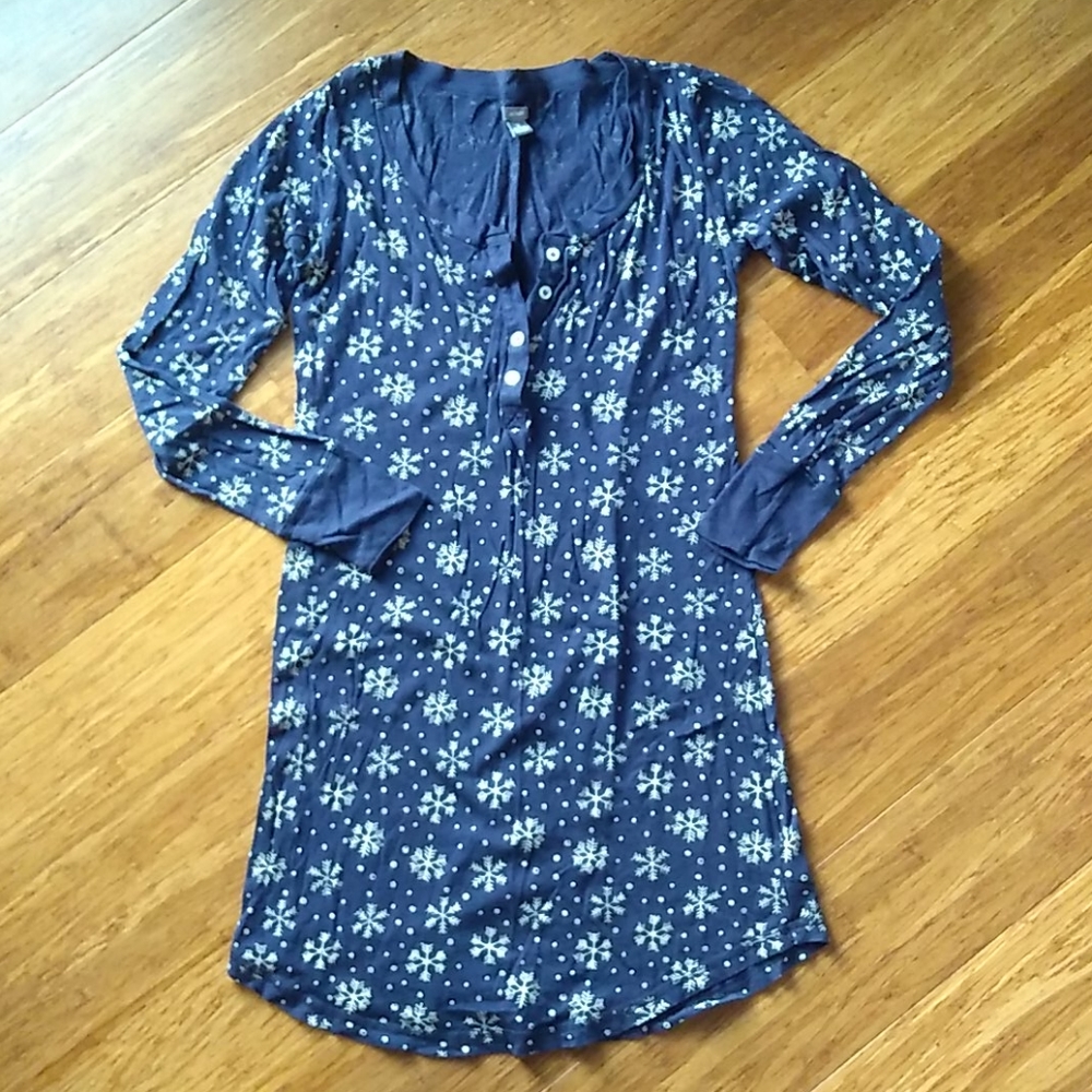 Lightweight Aerie snowflake nightshirt size S